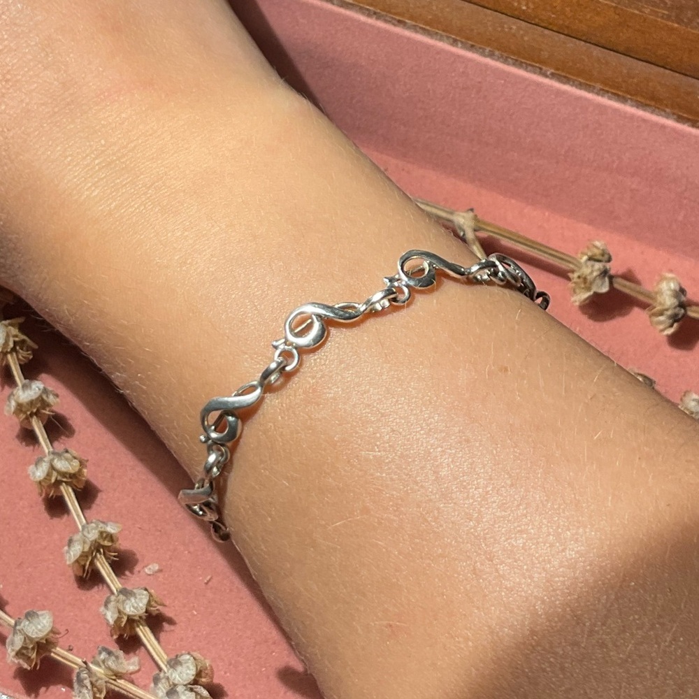🎼 Sterling Silver Treble Clef Bracelet - Picture 4 of 7